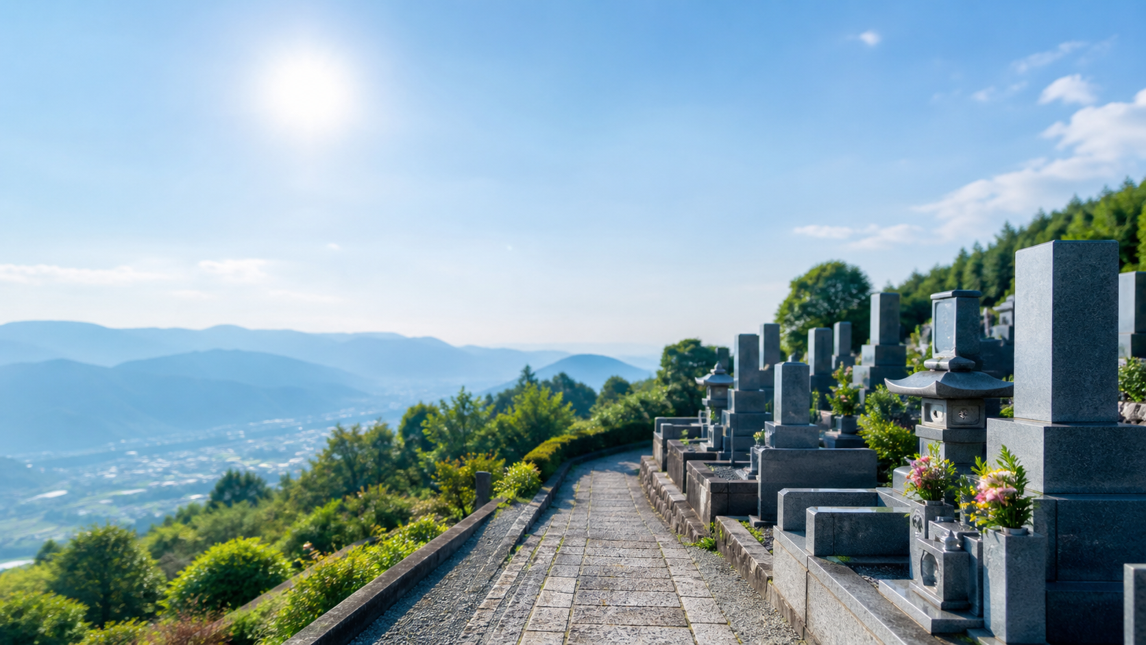 明るい朝の光が差す、山あいの静かな墓地